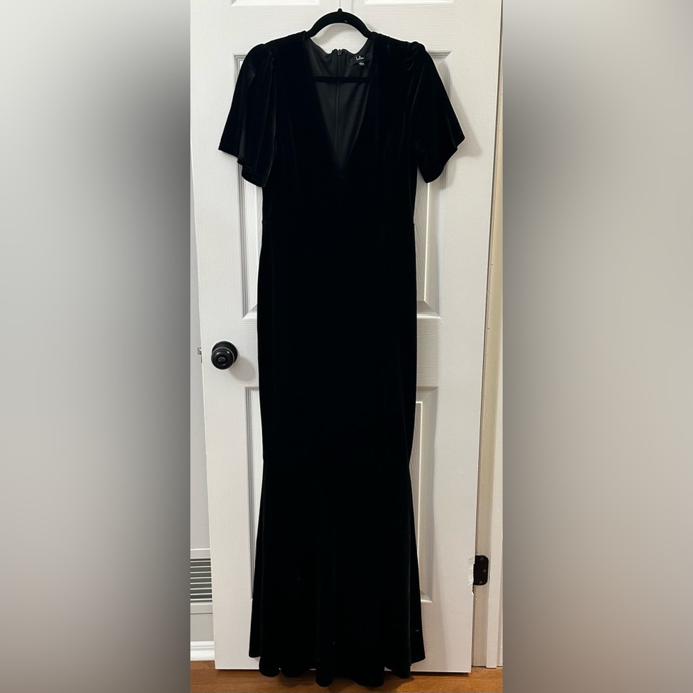 Lulu's Black Velvet Strapless Dress